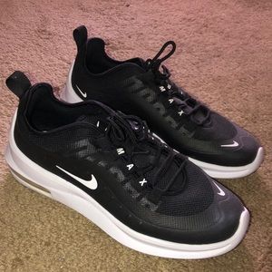 nike air max axis sneakers